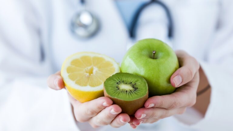 Diferencias-entre-un-endocrino-y-un-nutricionista-Cuando-acudir-a-cada-especialista