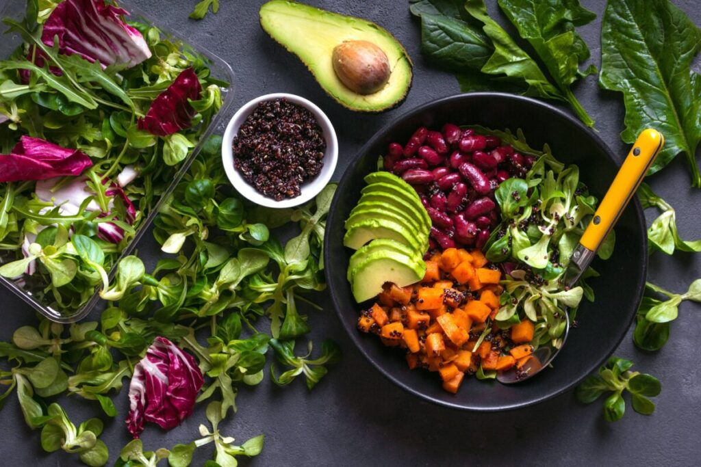 Alimentos más nutritivos del planeta combinados en un plato saludable y balanceado