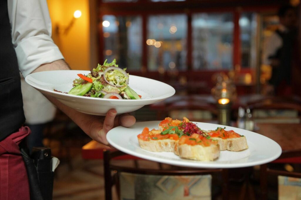 Restaurantes en EE.UU. ofrecen menús saludables con ingredientes frescos y sostenibles que equilibran sabor y nutrición