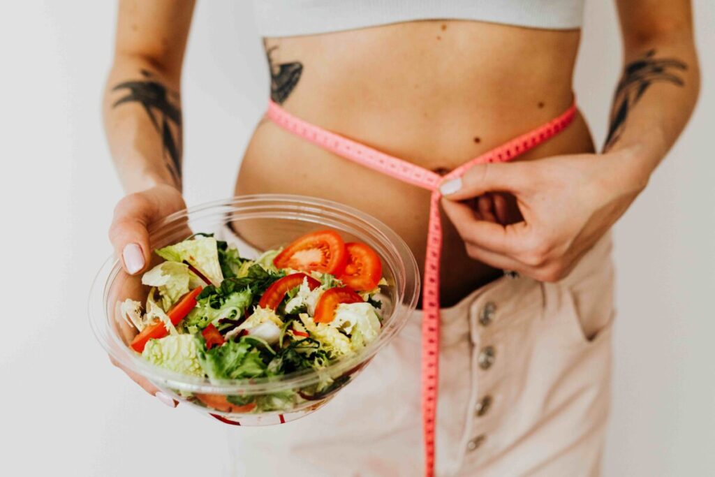 Imagen de nutrición para perder peso con alimentos balanceados y estilo de vida saludable