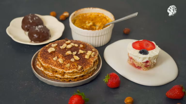 Postre fit con frutas frescas y avena mostrando combinación de salud y placer en tendencia fitness