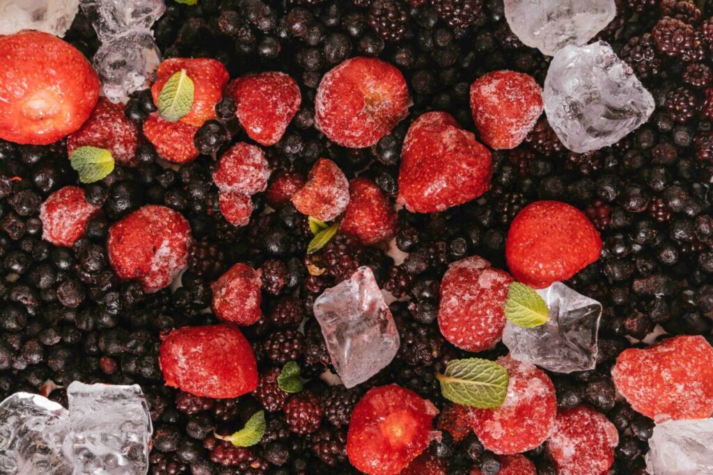 Frutas y verduras congeladas frescas, saludables y versátiles, conservando nutrientes y vitaminas esenciales