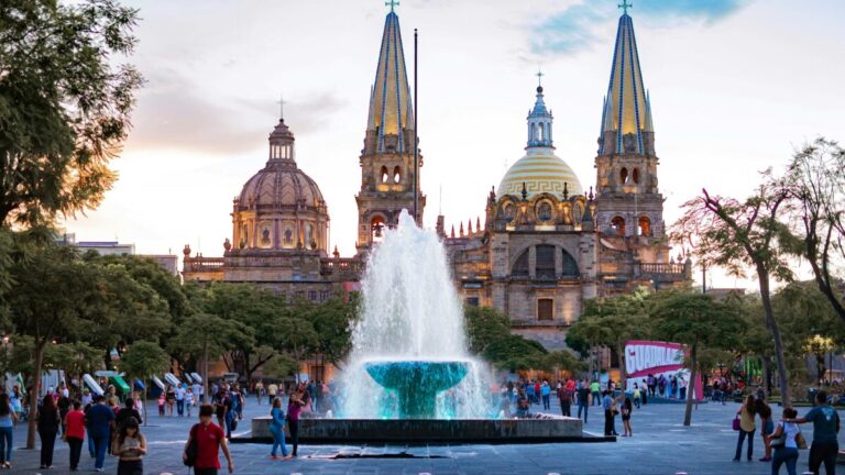Participantes en el Foro de Alimentación Sostenible en Jalisco con productos locales y propuestas de consumo responsable