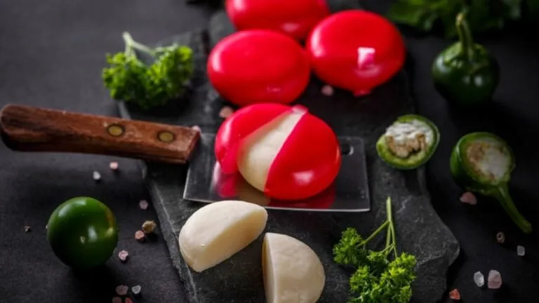 Cera roja del queso Babybel que protege la frescura del alimento sin afectar su valor nutricional