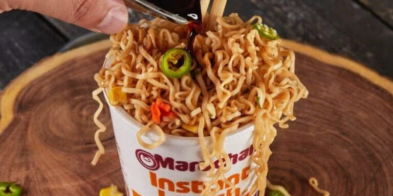 La sopa Maruchan es popular en México por su practicidad, aunque su consumo frecuente implica riesgos nutricionales por sodio.