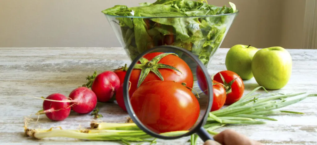 Alimentos que parecen inofensivos pero contienen ingredientes asociados a riesgos para la salud metabólica y cardiovascular.