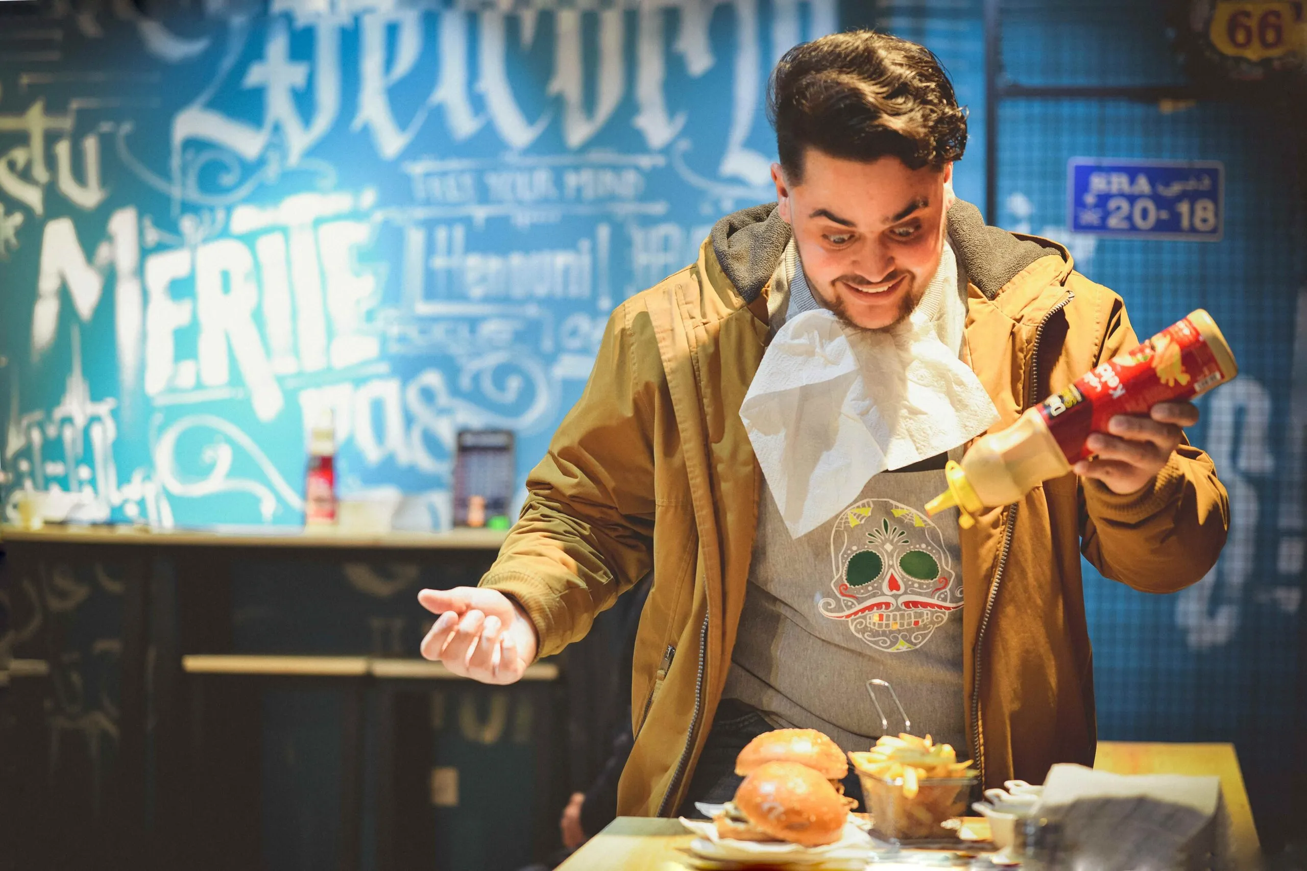 ilustración comparativa de consumo de calorías entre hombres y mujeres con enfoque en nutrición y energía.