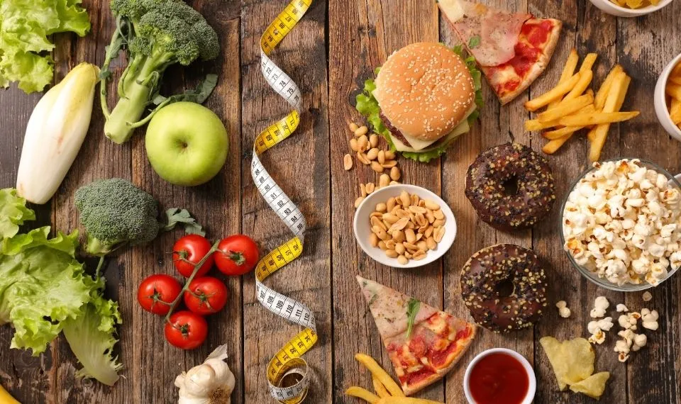 dieta flexible con variedad de alimentos que muestran cómo todos pueden encajar en una alimentación equilibrada