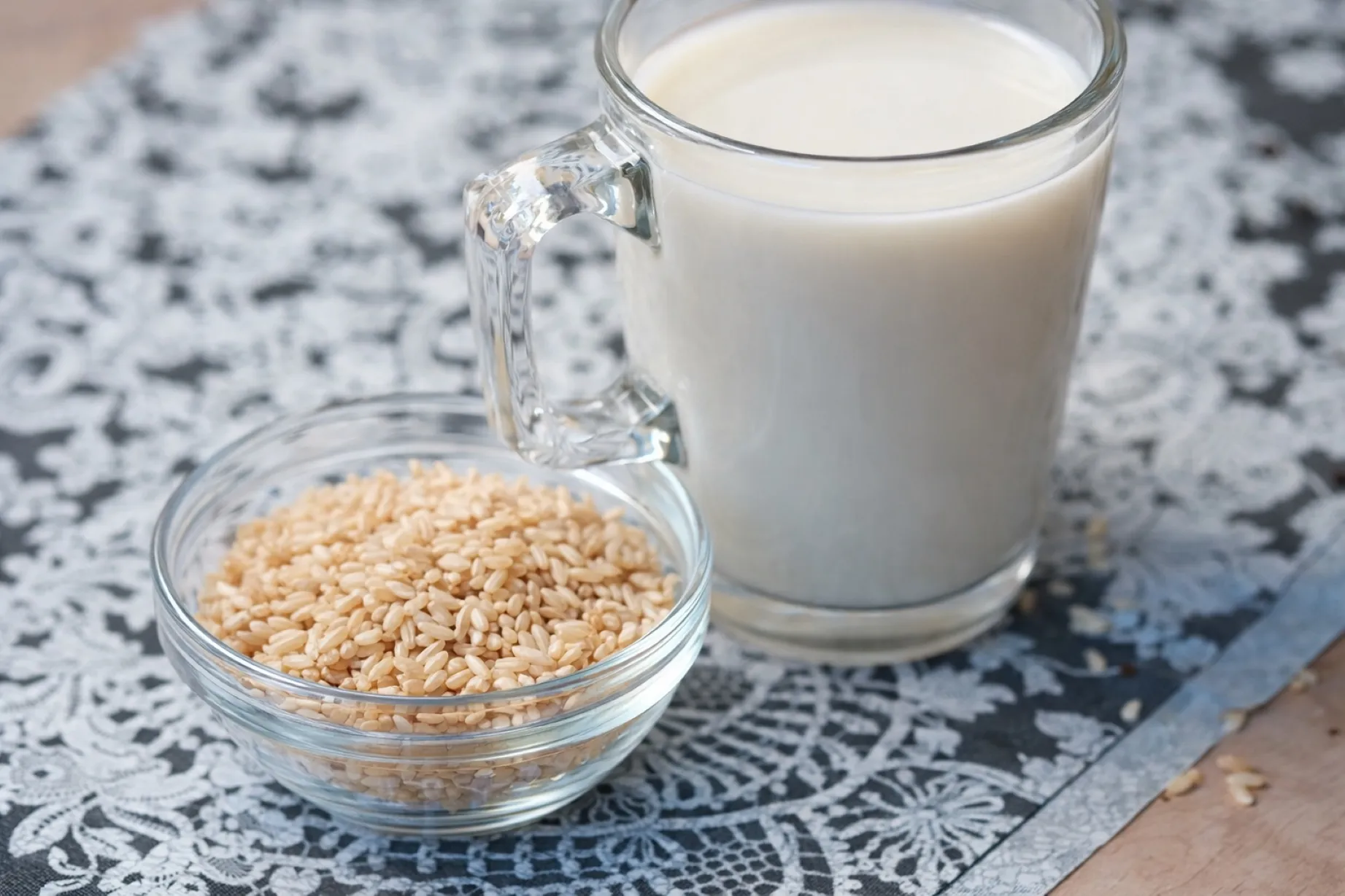 Platos con alternativas saludables para niños sin bebida de arroz por riesgo de arsénico