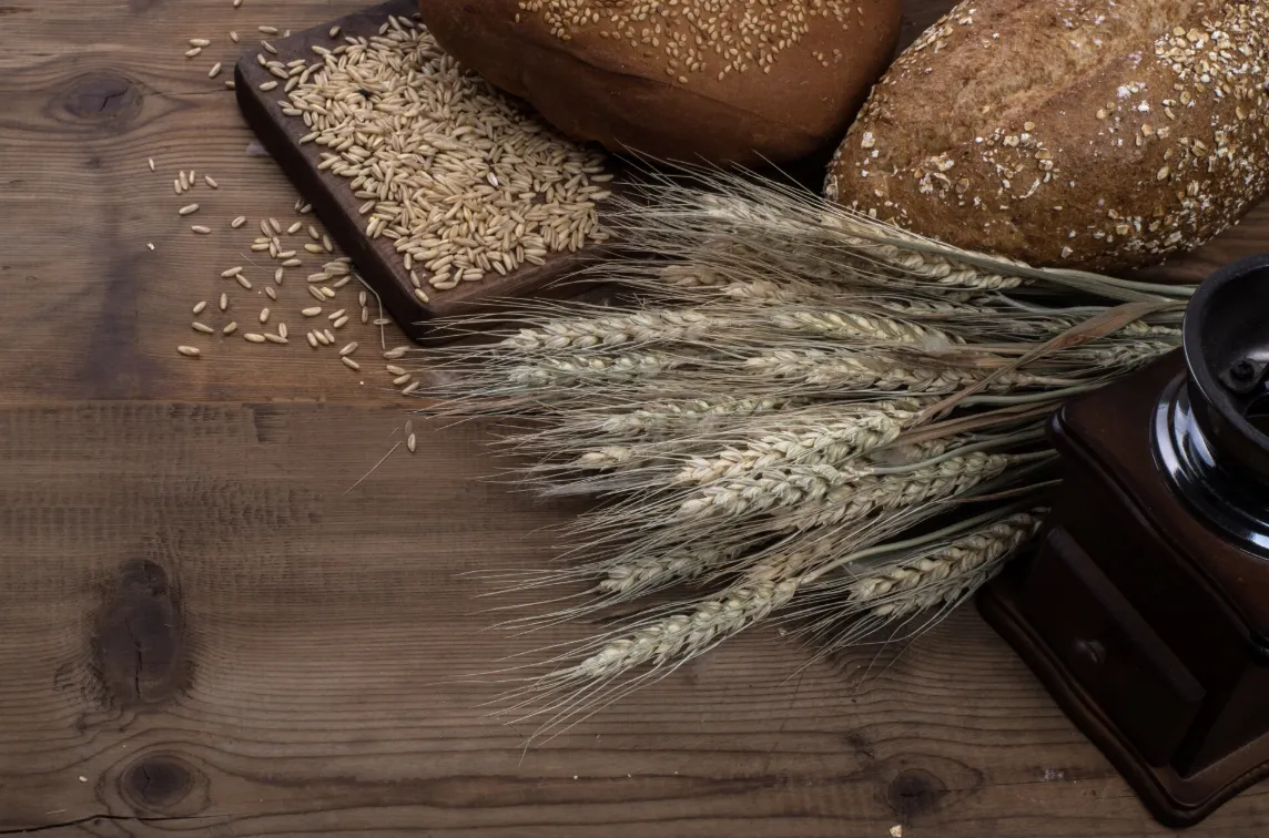 La Cosmopolitana impulsa bienestar con cereales en la mesa.