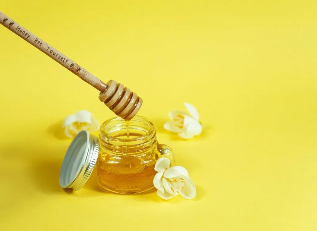 miel natural saludable como fuente de antioxidantes y energía