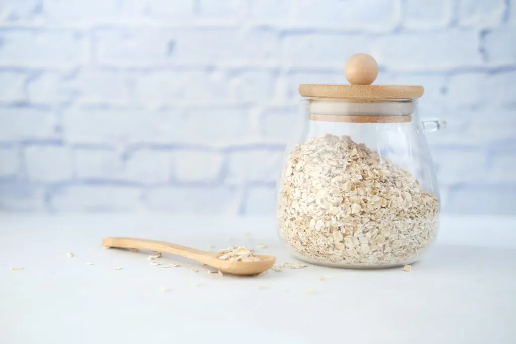 Avena con frutas frescas que muestra beneficios de la avena para digestión y control de peso en México