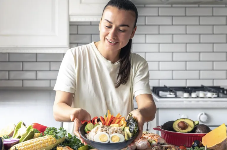 Alimentación saludable, clave para el bienestar femenino, destacan expertos de Grupo Kosmos.