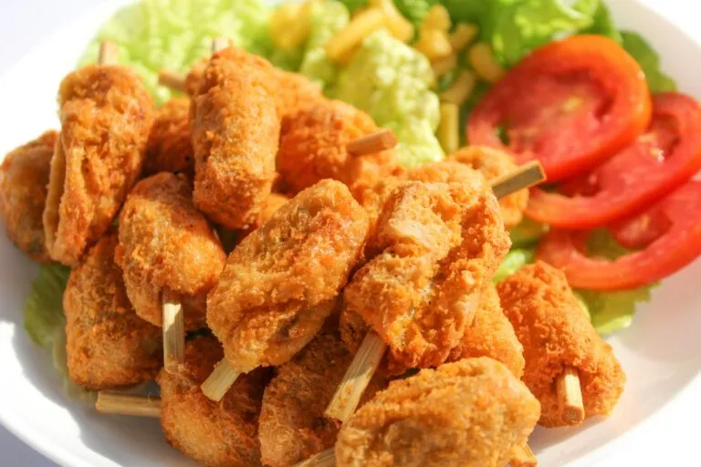 Nuggets saludables al horno con menos grasa y más proteína en comida equilibrada