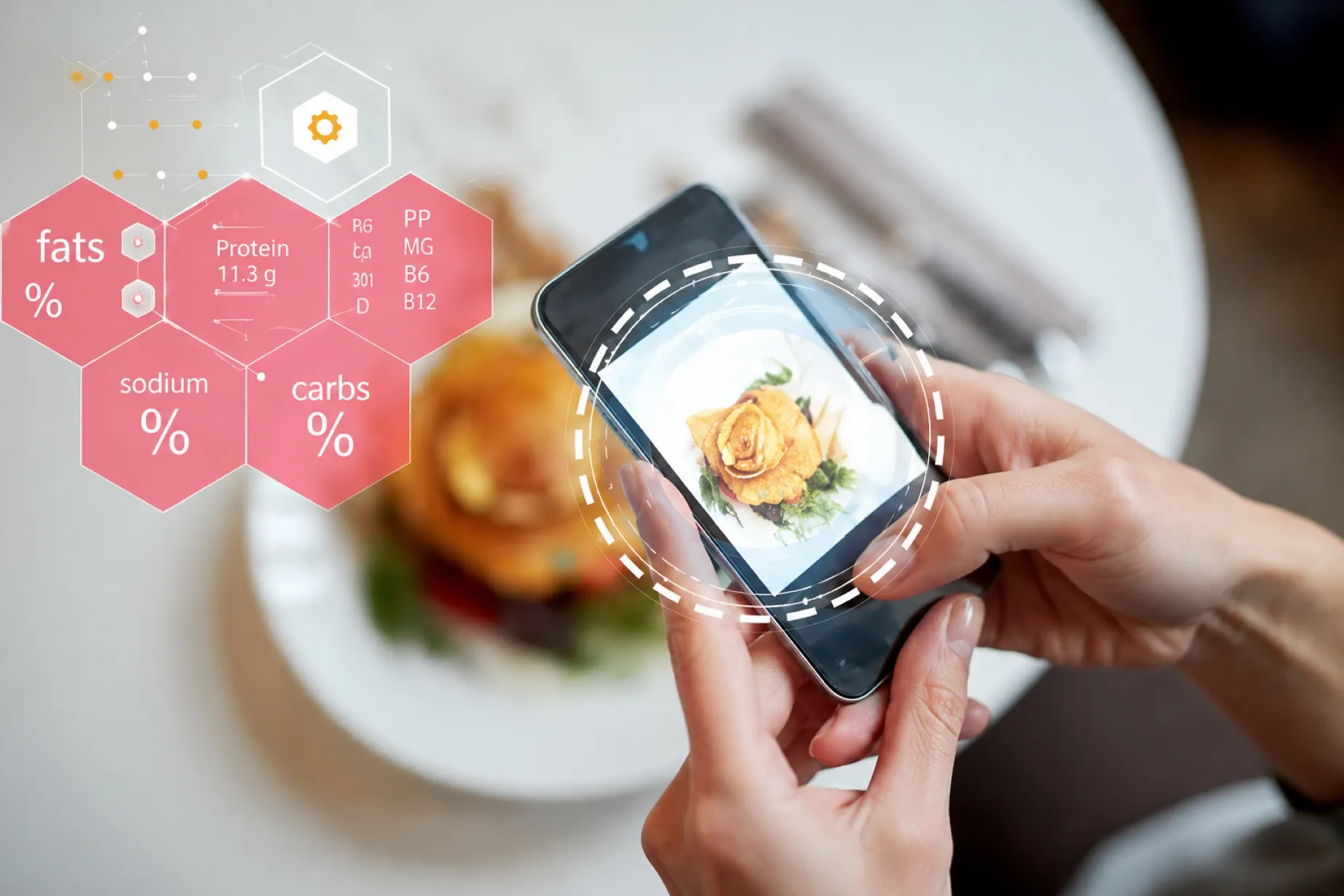 Persona utilizando una aplicación de nutrición con IA para analizar alimentos y mejorar hábitos de salud diaria