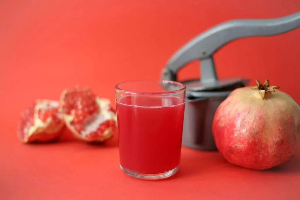 Zumo de granada asociado a mejoras en hemoglobina y alimentación rica en hierro saludable