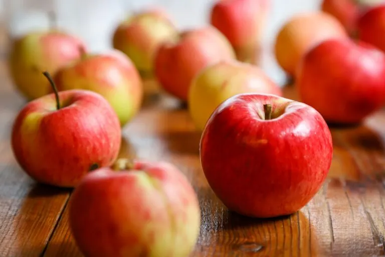 Beneficios de la manzana para la digestión, el corazón y la saciedad en una alimentación saludable