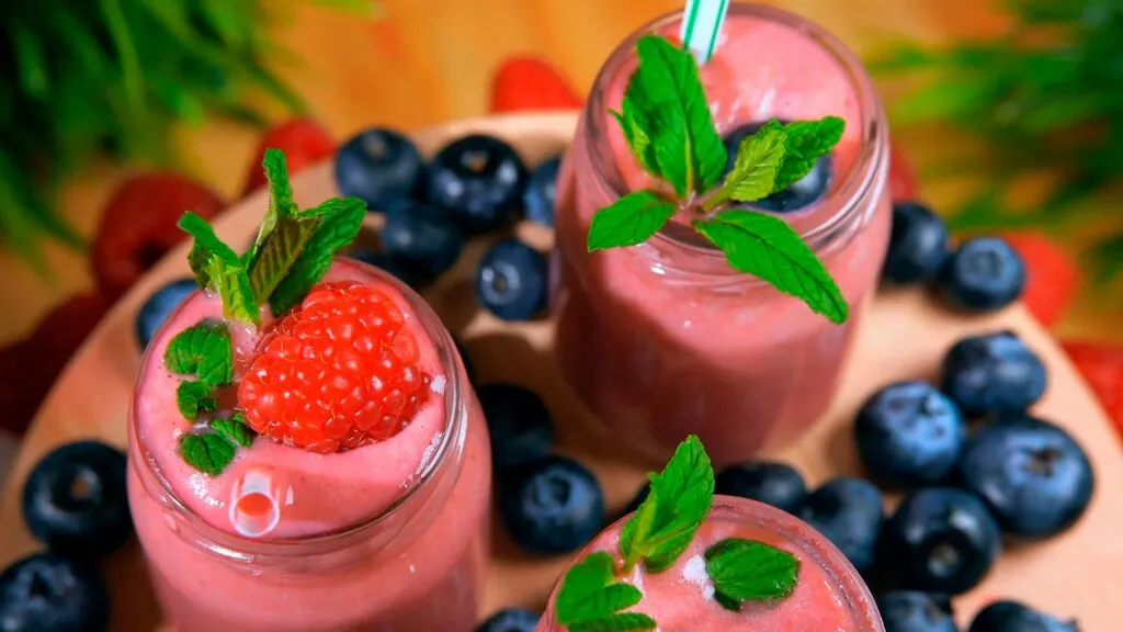 Comparación entre azúcar en jugos y refrescos y su efecto en los niveles de glucosa