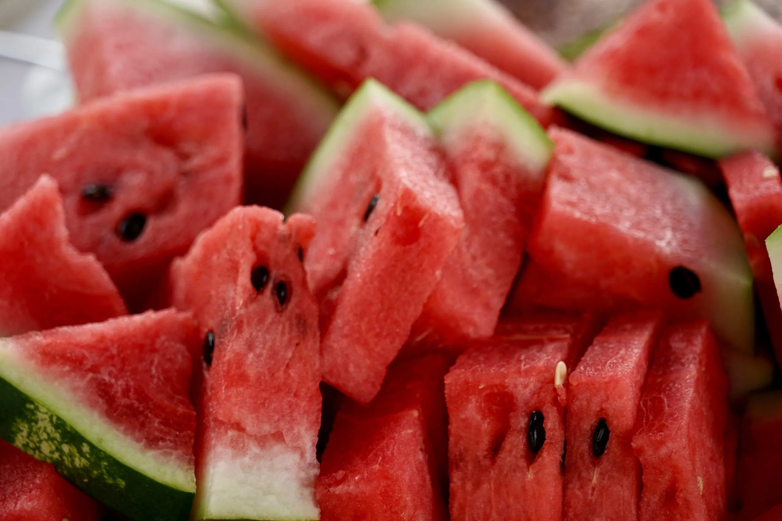 Frutas de verano como melón, sandía y piña conservadas correctamente para mantener frescura y sabor