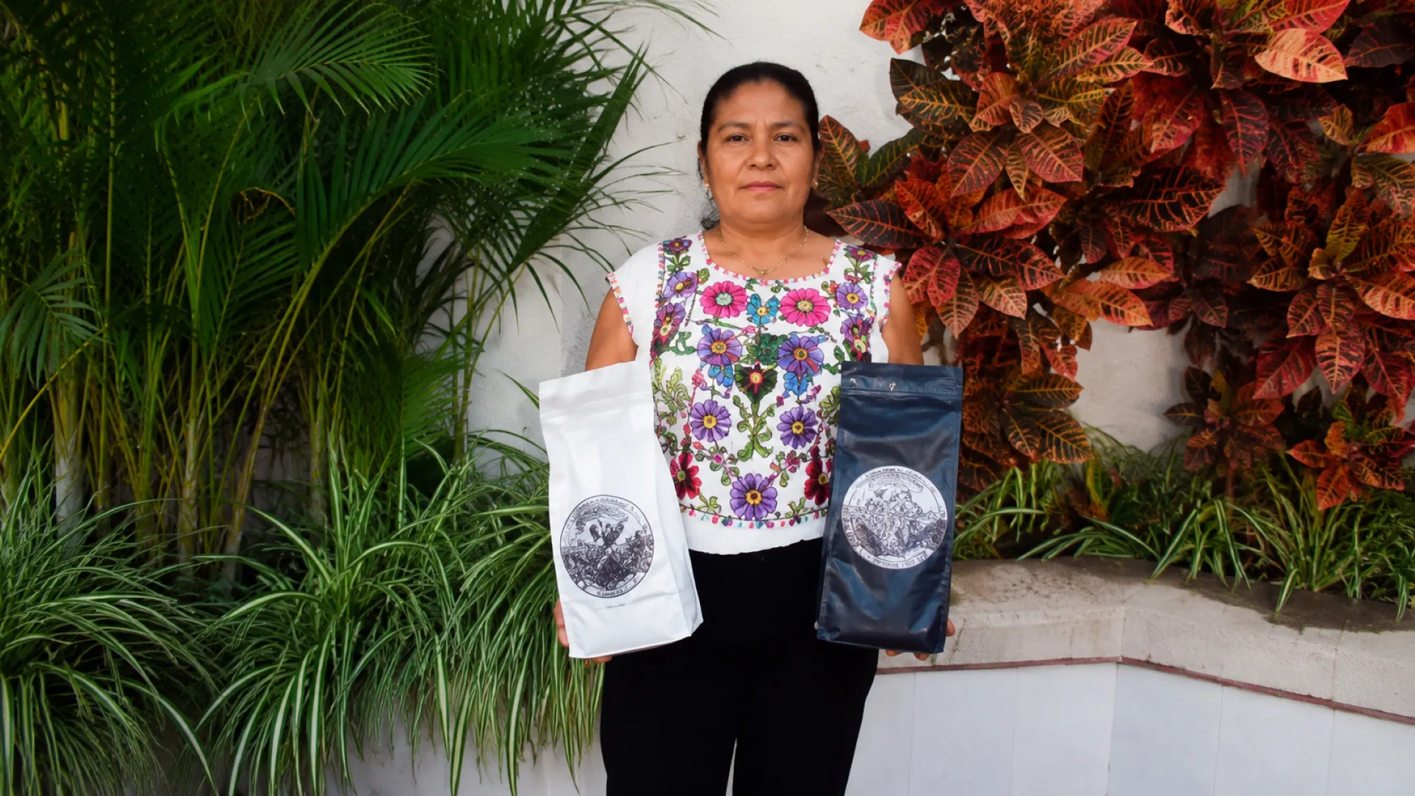 Mujeres cafetaleras elaboran café de Oaxaca de especialidad y desarrollan marcas propias en comunidades rurales.