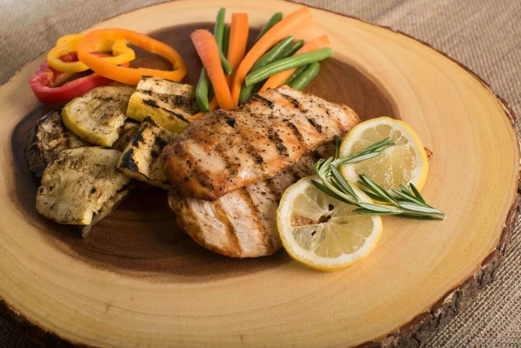 Proteína diaria con alimentos saludables para cubrir los requerimientos nutricionales de forma equilibrada.