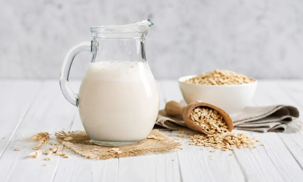 Agua de avena y microbiota con betaglucano y fibra soluble para la alimentación intestinal