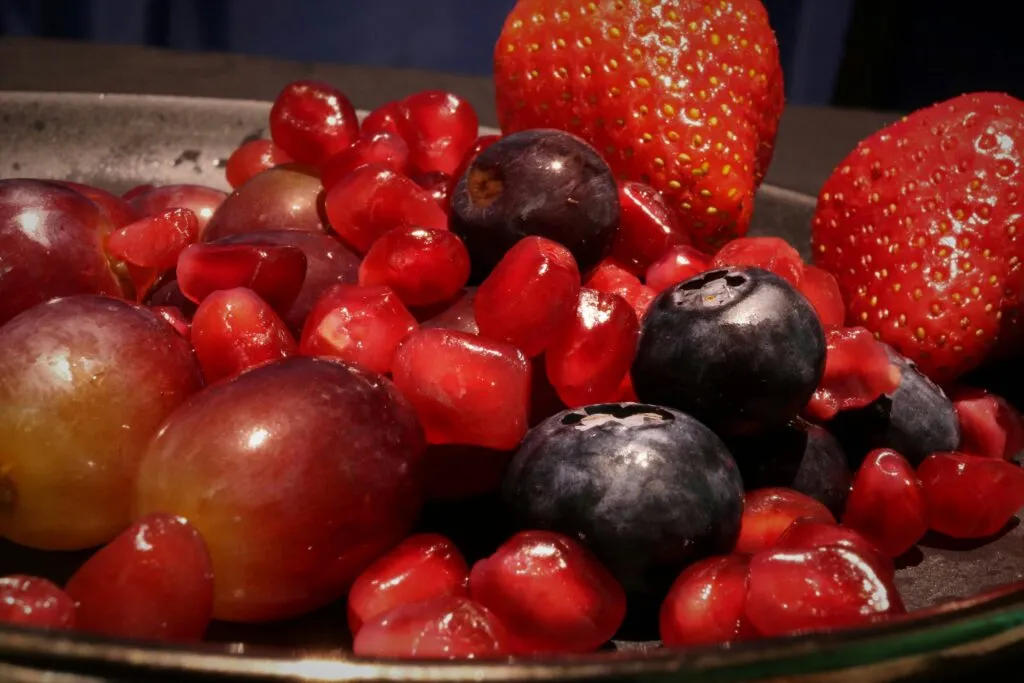 Menopausia y alimentación con frutos rojos, semillas de lino y otros alimentos saludables