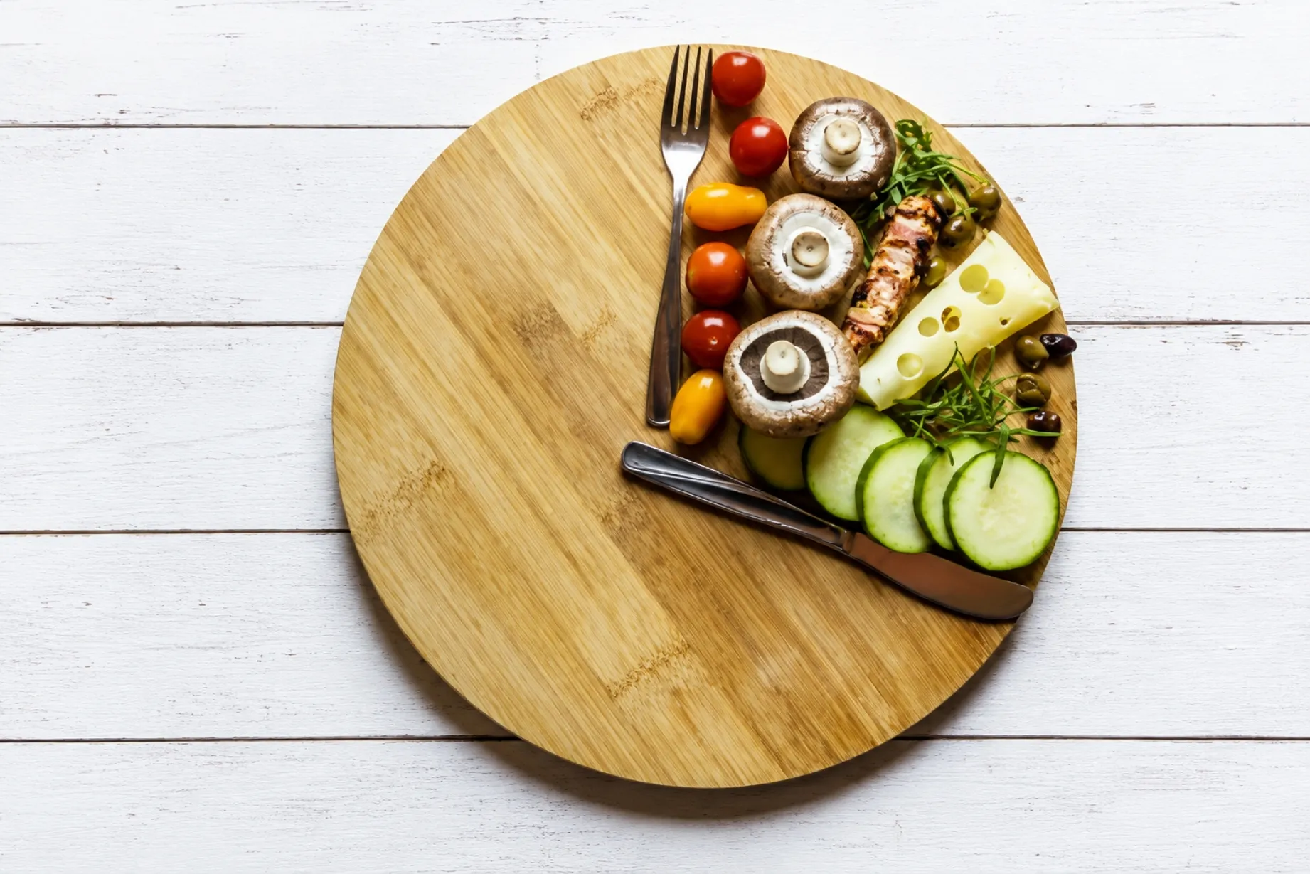 Ayuno intermitente y alimentación saludable con opciones equilibradas para cuidar la salud