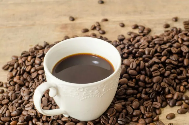 Café y grasa corporal dentro de una rutina saludable