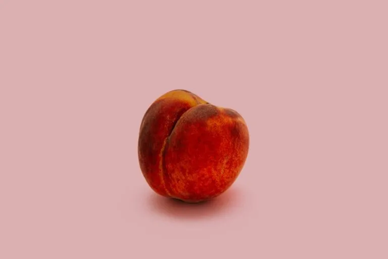 Durazno con cáscara, fuente de fibra, vitaminas y antioxidantes dentro de una alimentación saludable