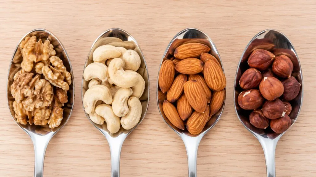Nueces para el corazón con omega 3 vegetal, fibra y grasas saludables dentro de una alimentación equilibrada