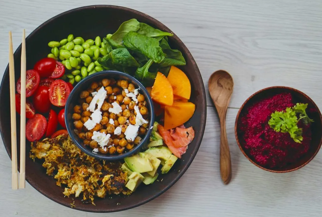 Dieta volumétrica con alimentos ricos en agua y fibra para aumentar la saciedad