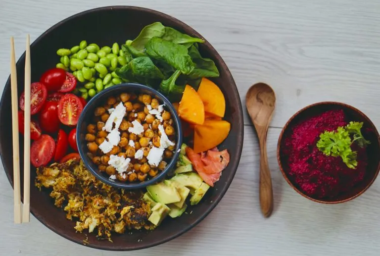 Dieta volumétrica con alimentos ricos en agua y fibra para aumentar la saciedad