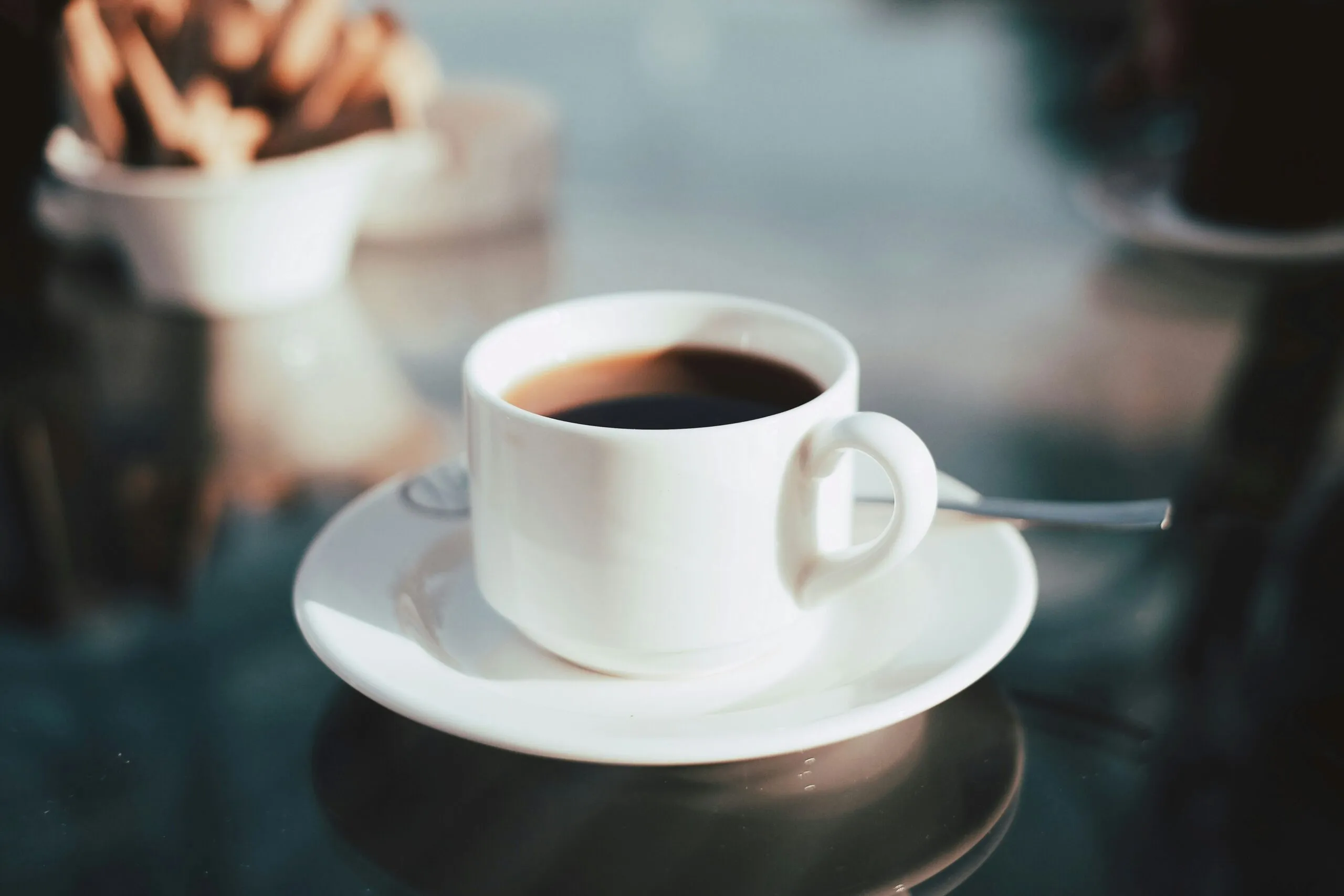 Taza de café asociada al estudio sobre café y envejecimiento saludable