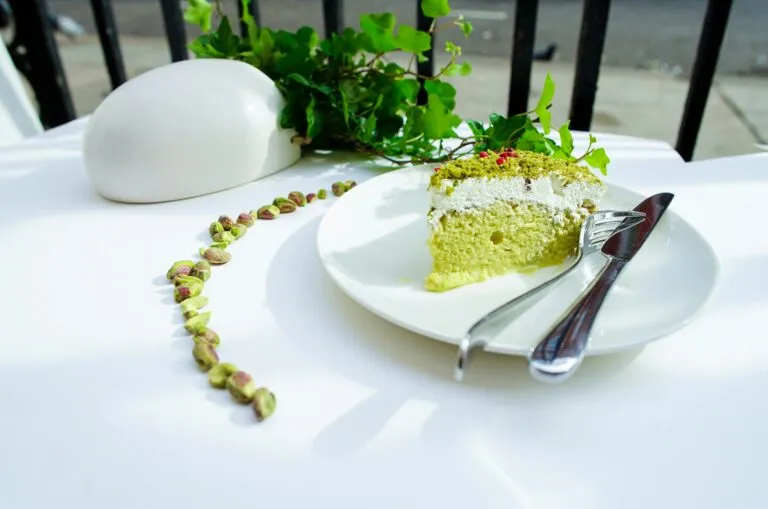 Consumo de pistacho natural junto a nuevos productos con azúcar o sal añadida disponibles en España.