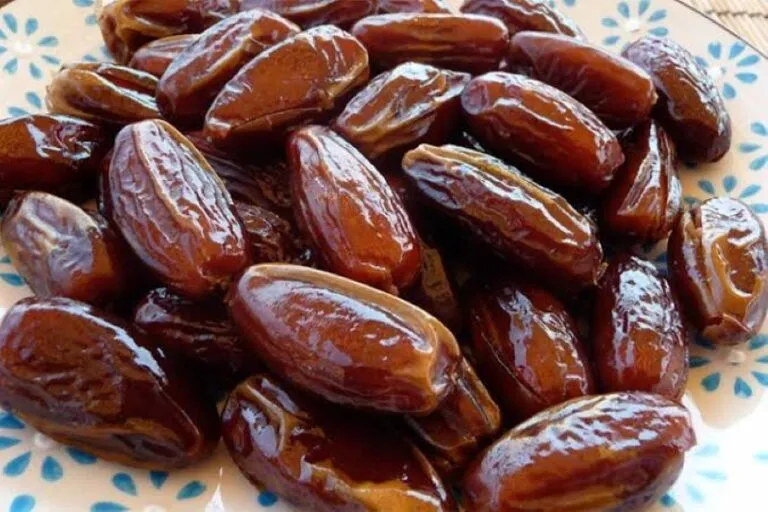 Dátiles que aportan dulzor, fibra y textura en recetas saludables