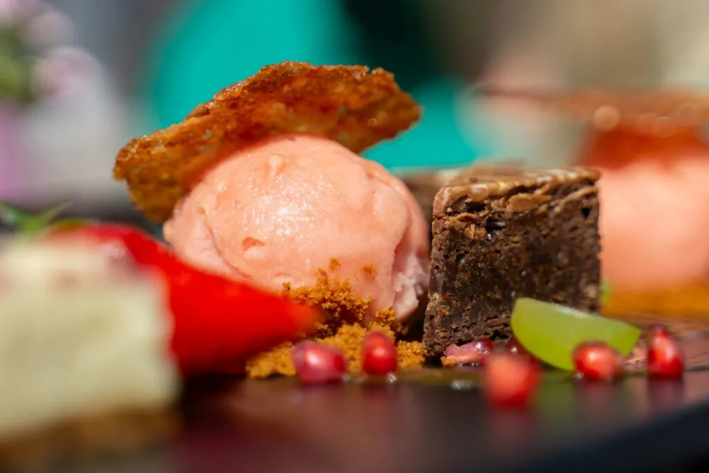 Reducir el azúcar añadido con frutas, avena, yogur natural y otros alimentos con valor nutricional