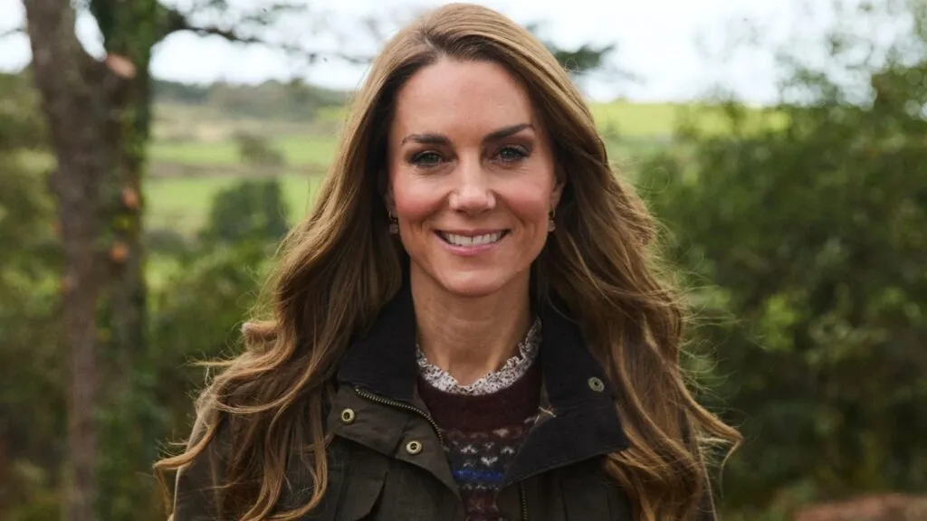 Dieta de Kate Middleton representada con avena, frutas y verduras dentro de una alimentación saludable