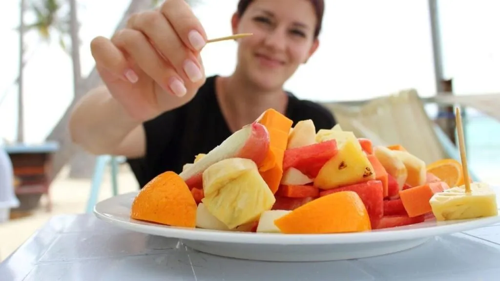 Frutas frescas para explicar cuándo conviene comer fruta antes o después de las comidas
