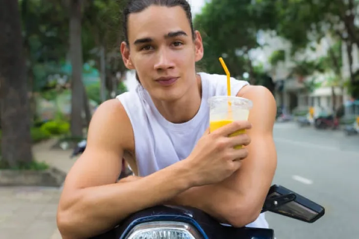 Batidos de proteína en adolescentes junto a alimentos que aportan proteínas