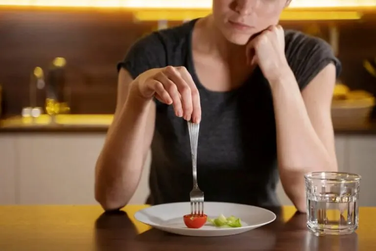 Alimentación equilibrada y variada para prevenir problemas de malnutrición y mantener un adecuado aporte de nutrientes