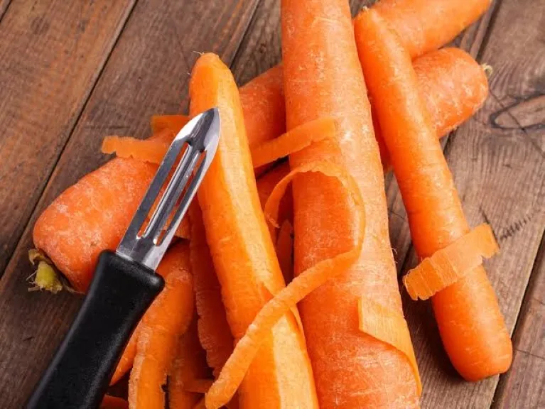 Piel de la zanahoria conservada después de lavar correctamente esta hortaliza